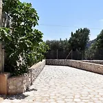 Akroyiali Apartment Yerolimin
