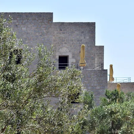 아파트 Akroyiali *