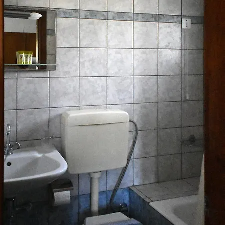 Akroyiali Apartment Yerolimin