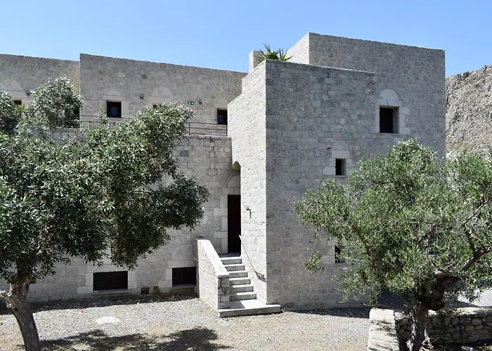 아파트 Akroyiali *