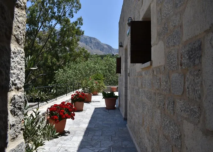 阿科罗伊亚利公寓 * 耶罗里明